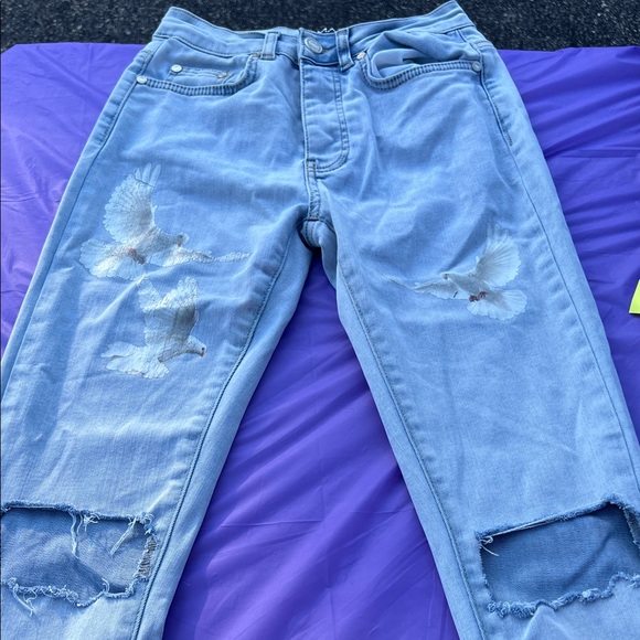 Boohoo Light Blue Jeans with Dove Design - Picture 1 of 1
